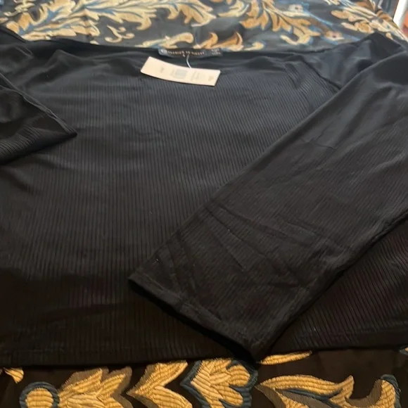 Fashion to figure off the shoulder knit black crop top size 4 = 4x = 26/28 - Picture 3 of 3